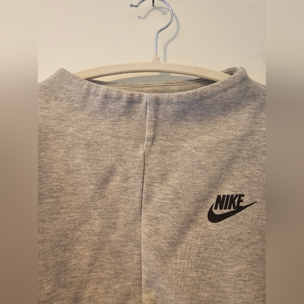 Nike Cropped Long Sleeve Top Gray Size Small Athleisure - Picture 2 of 6